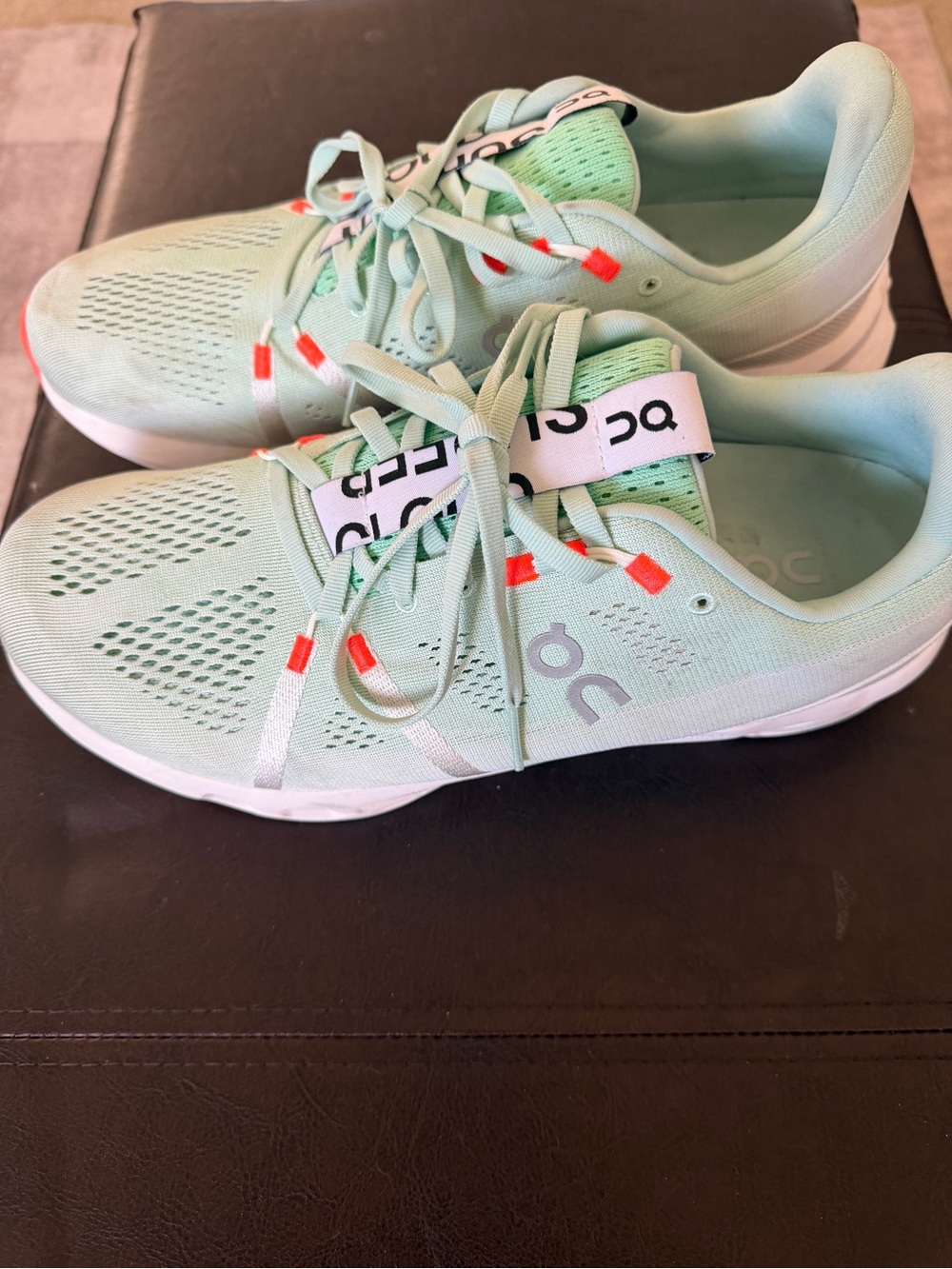 On Running Mint Green Sneakers w/ Orange Accents Men’s 10.5 Excellent